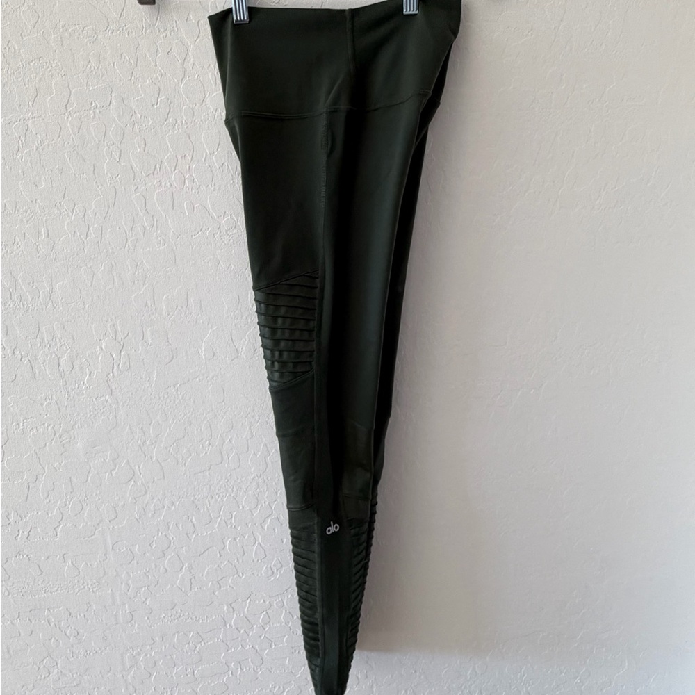 ALO Yoga Dark Green Ribbed Leggings Never Worn